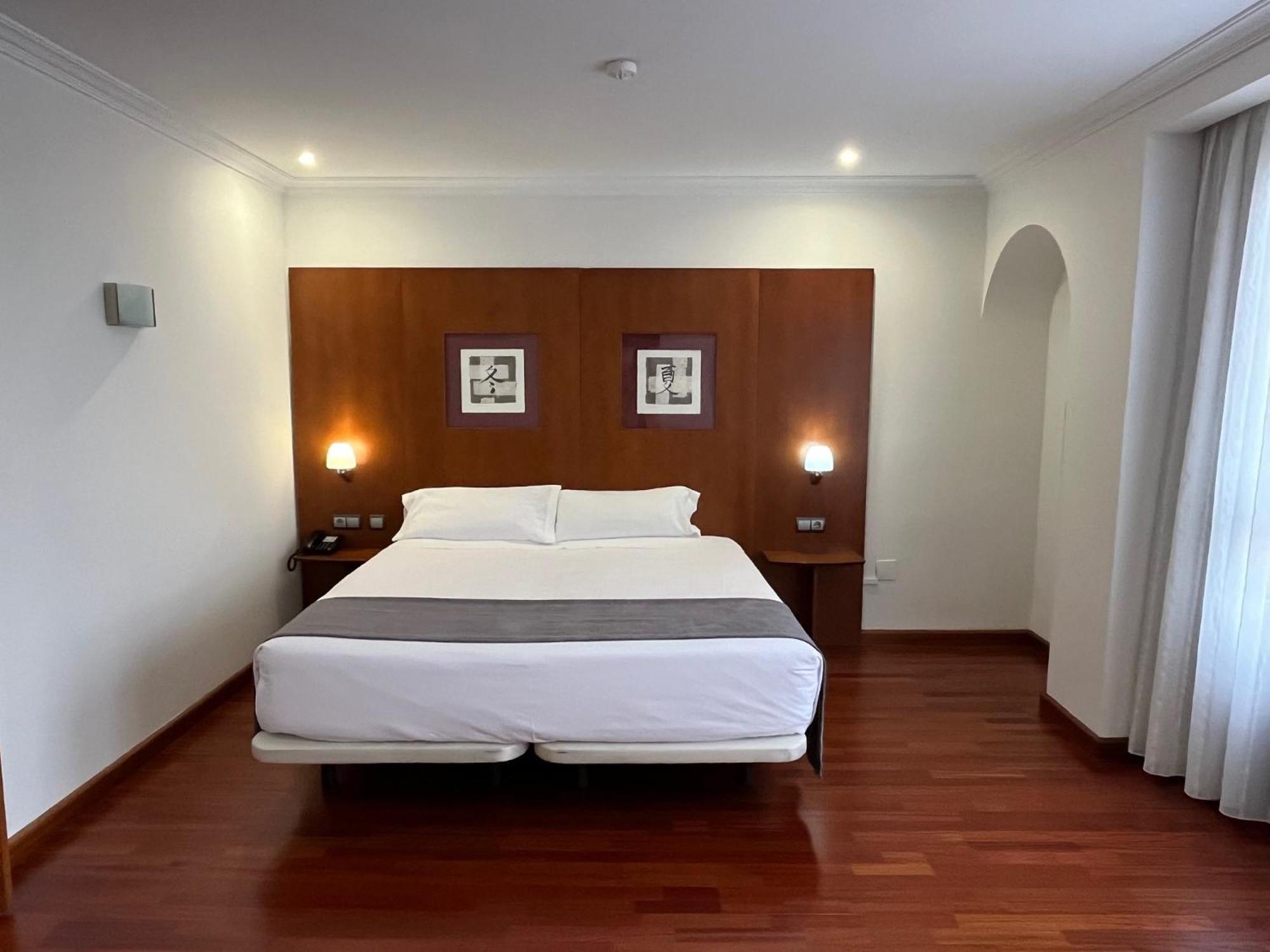 Hotel Gran Regente Oviedo Exterior photo